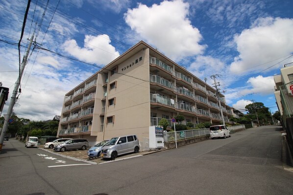 マンション長沢の物件外観写真